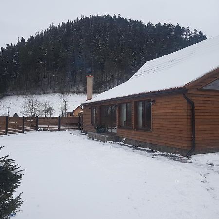 Sura Lu' Vasile. Bed & Breakfast Crivina  Exterior photo