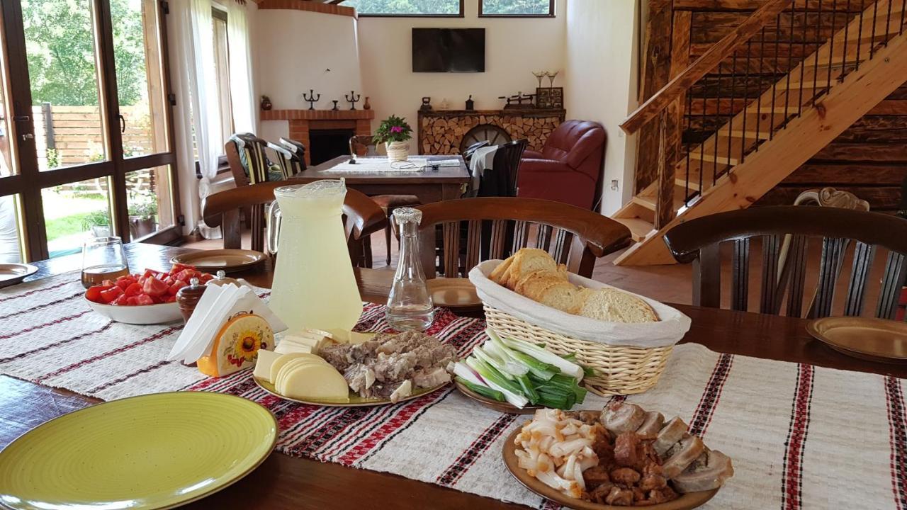 Sura Lu' Vasile. Bed & Breakfast Crivina  Exterior photo