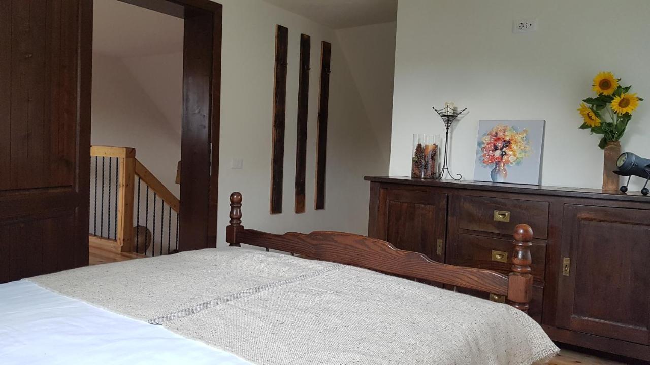Sura Lu' Vasile. Bed & Breakfast Crivina  Exterior photo