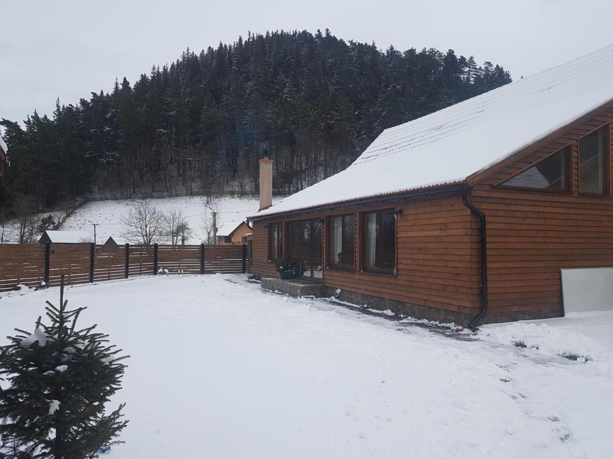 Sura Lu' Vasile. Bed & Breakfast Crivina  Exterior photo