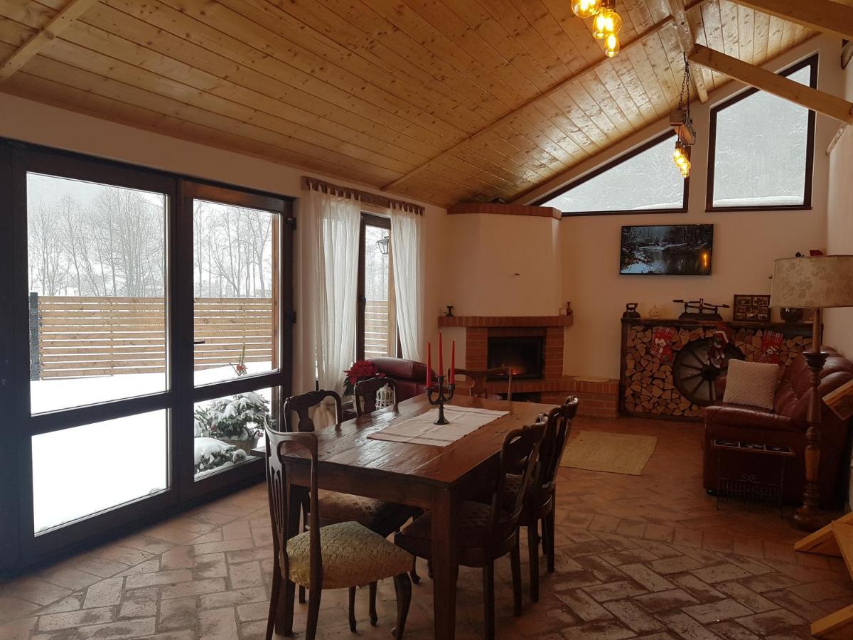 Sura Lu' Vasile. Bed & Breakfast Crivina  Exterior photo