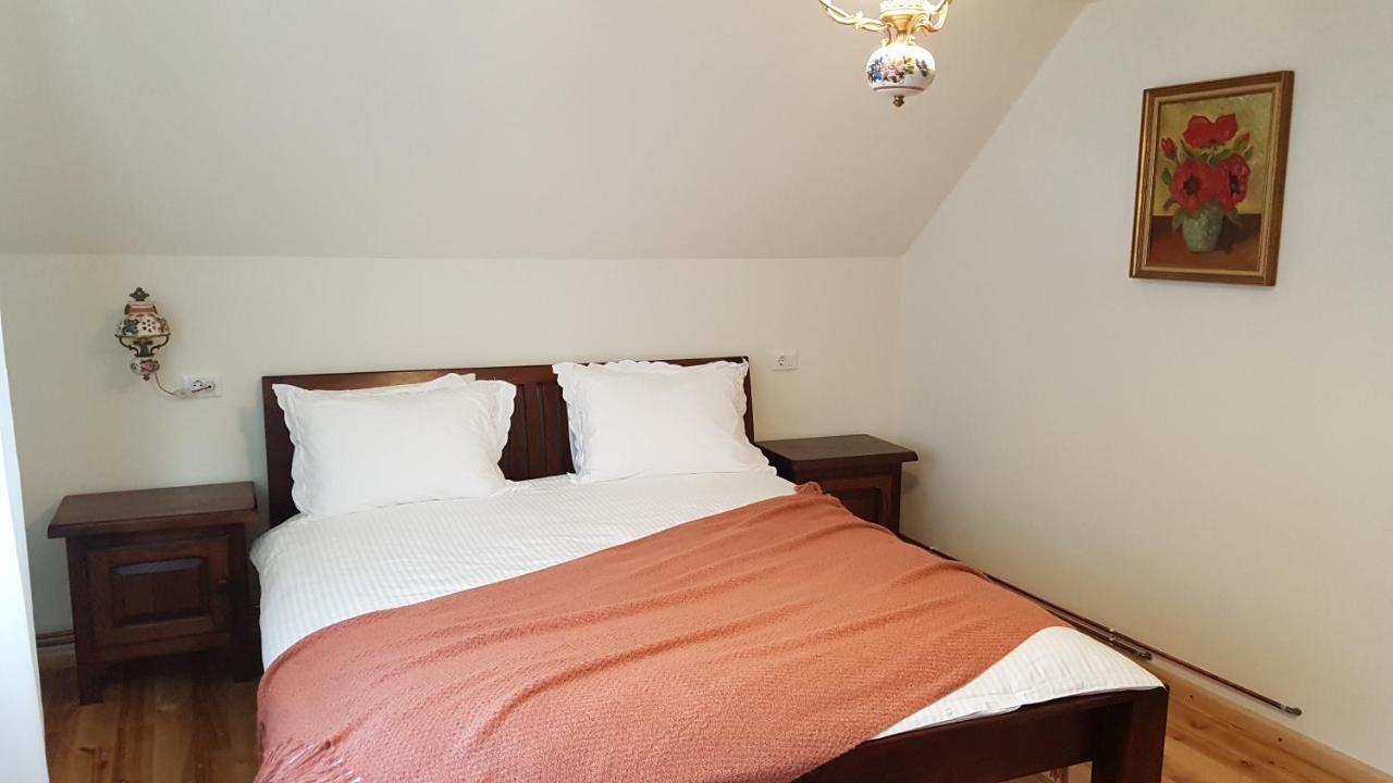 Sura Lu' Vasile. Bed & Breakfast Crivina  Exterior photo
