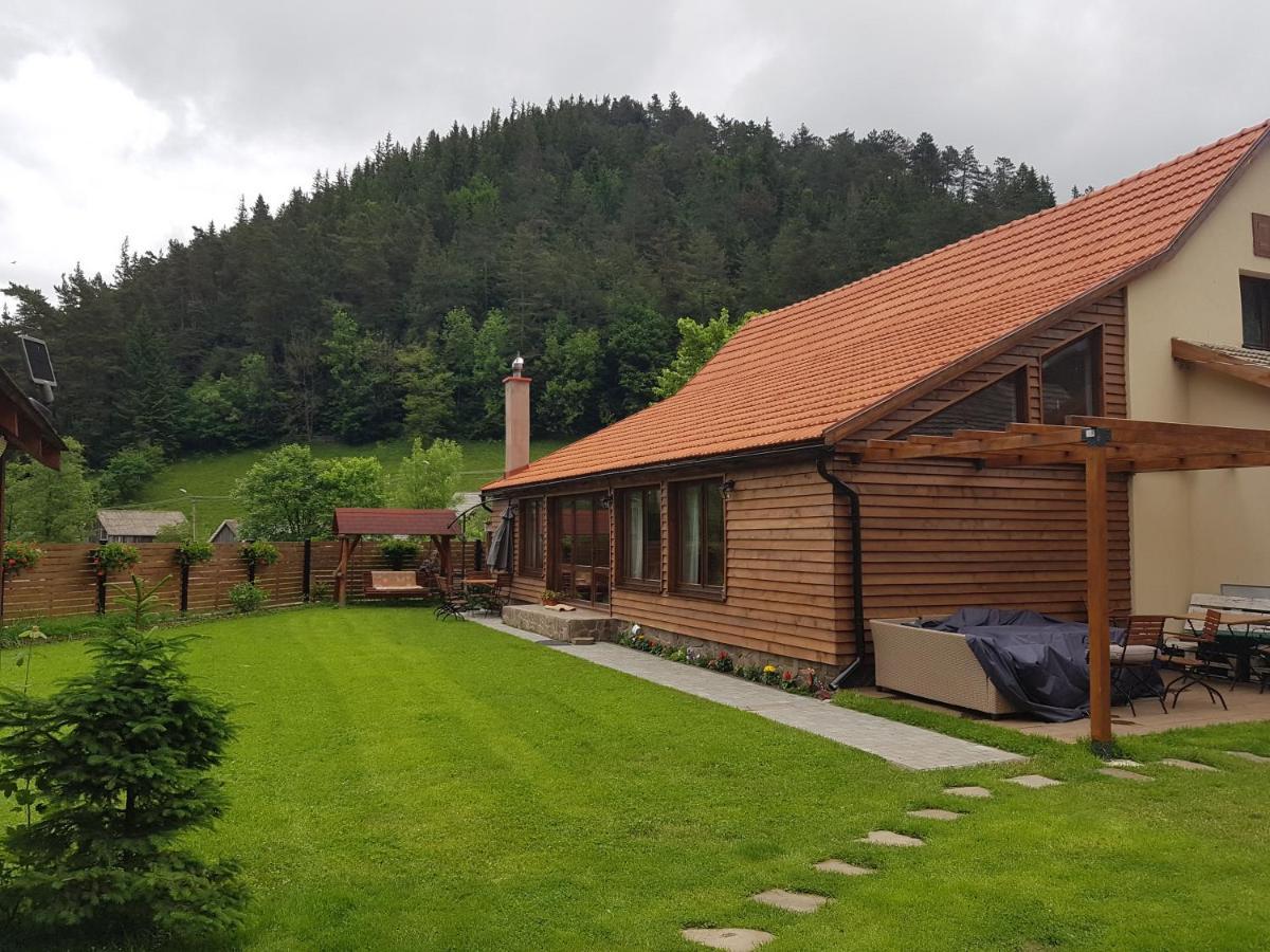 Sura Lu' Vasile. Bed & Breakfast Crivina  Exterior photo